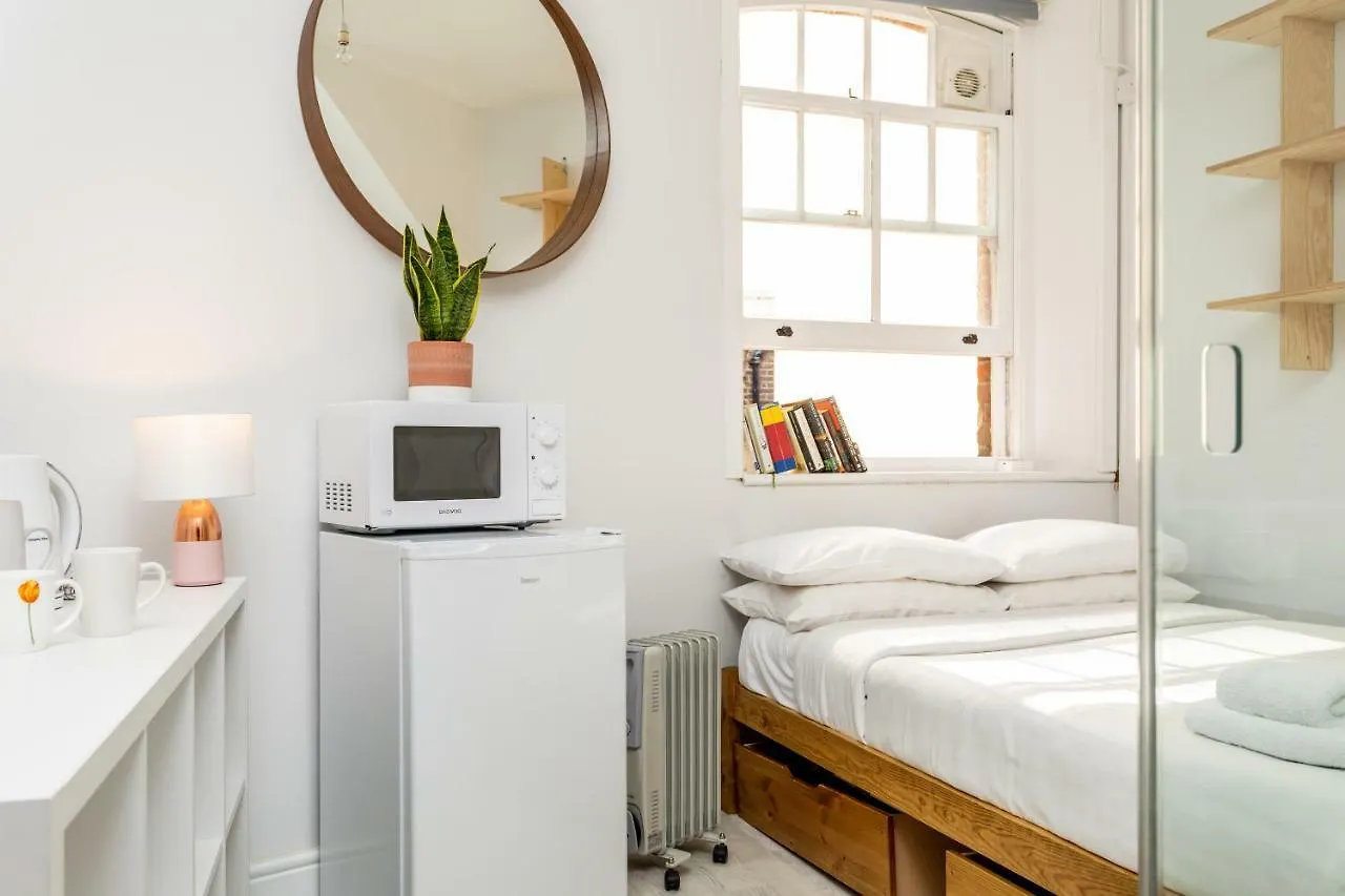 Beautiful Pied-A-Terre To Explore London